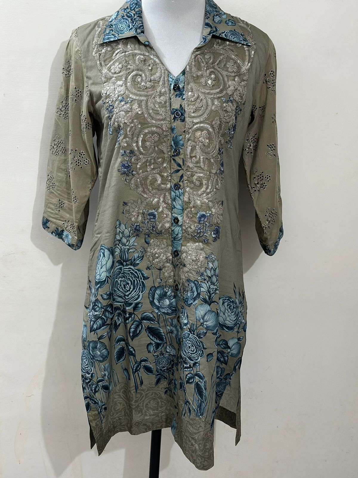 Grey embroidered tunic