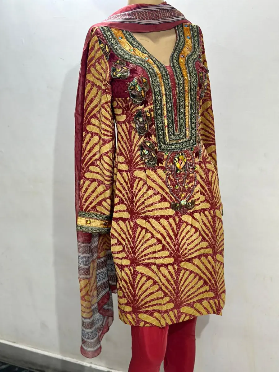 Printed crepe suit with hand embroidery